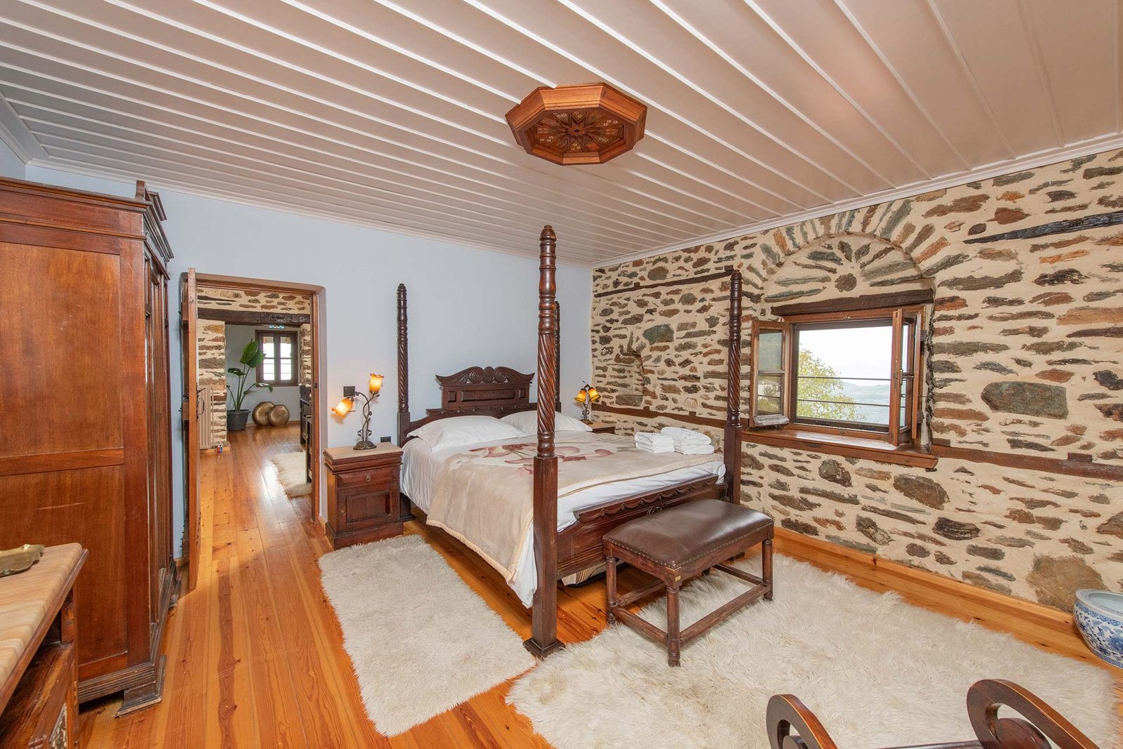 apartment-suite-blue-white-1