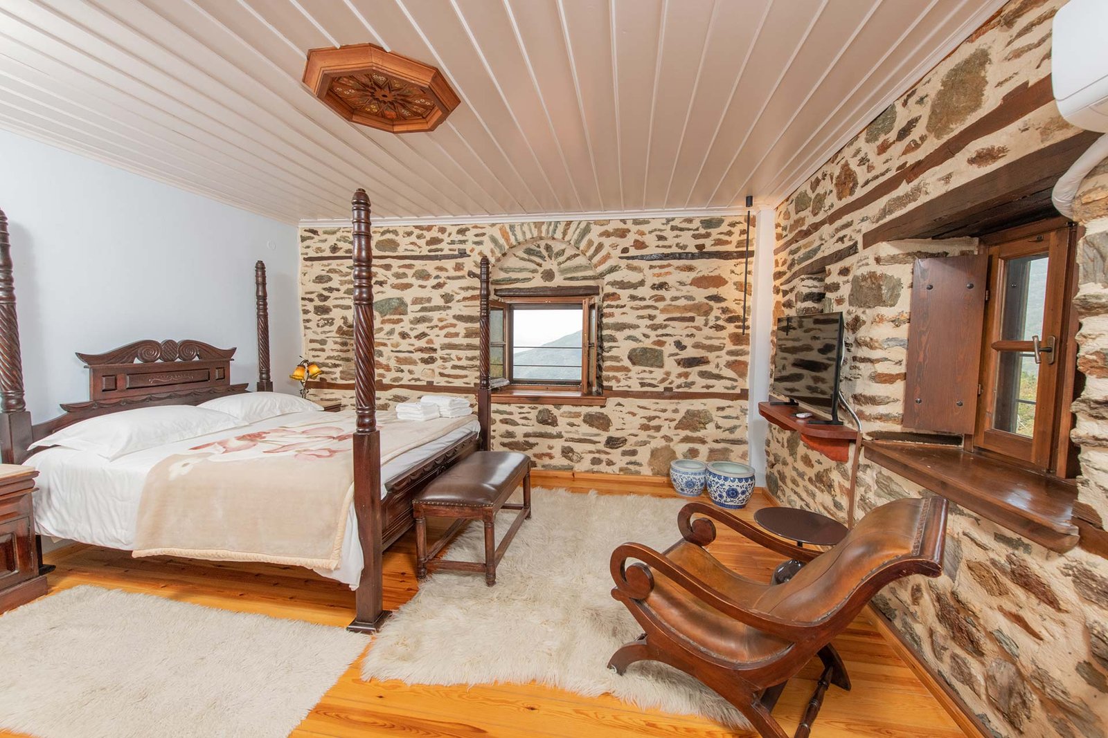 apartment-suite-blue-white-2