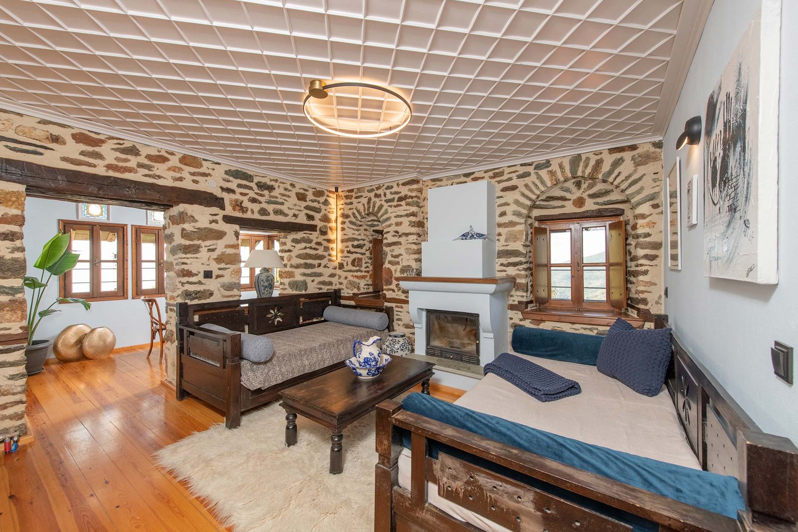 apartment-suite-blue-white-3