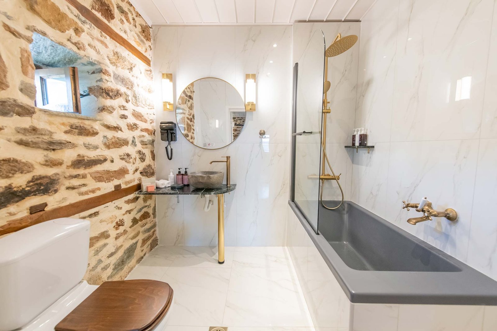 apartment-suite-blue-white-6